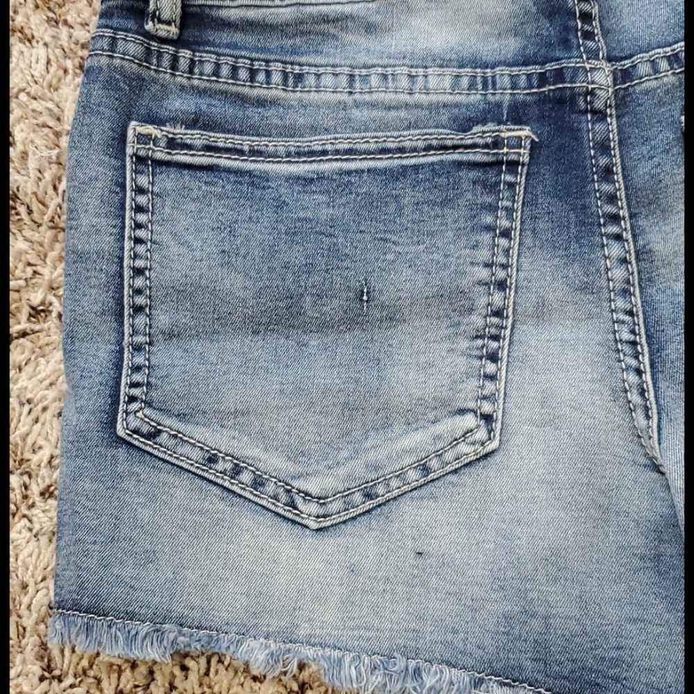 Denim Distressed Cutoff Shorts NWT - Picture 5 of 8